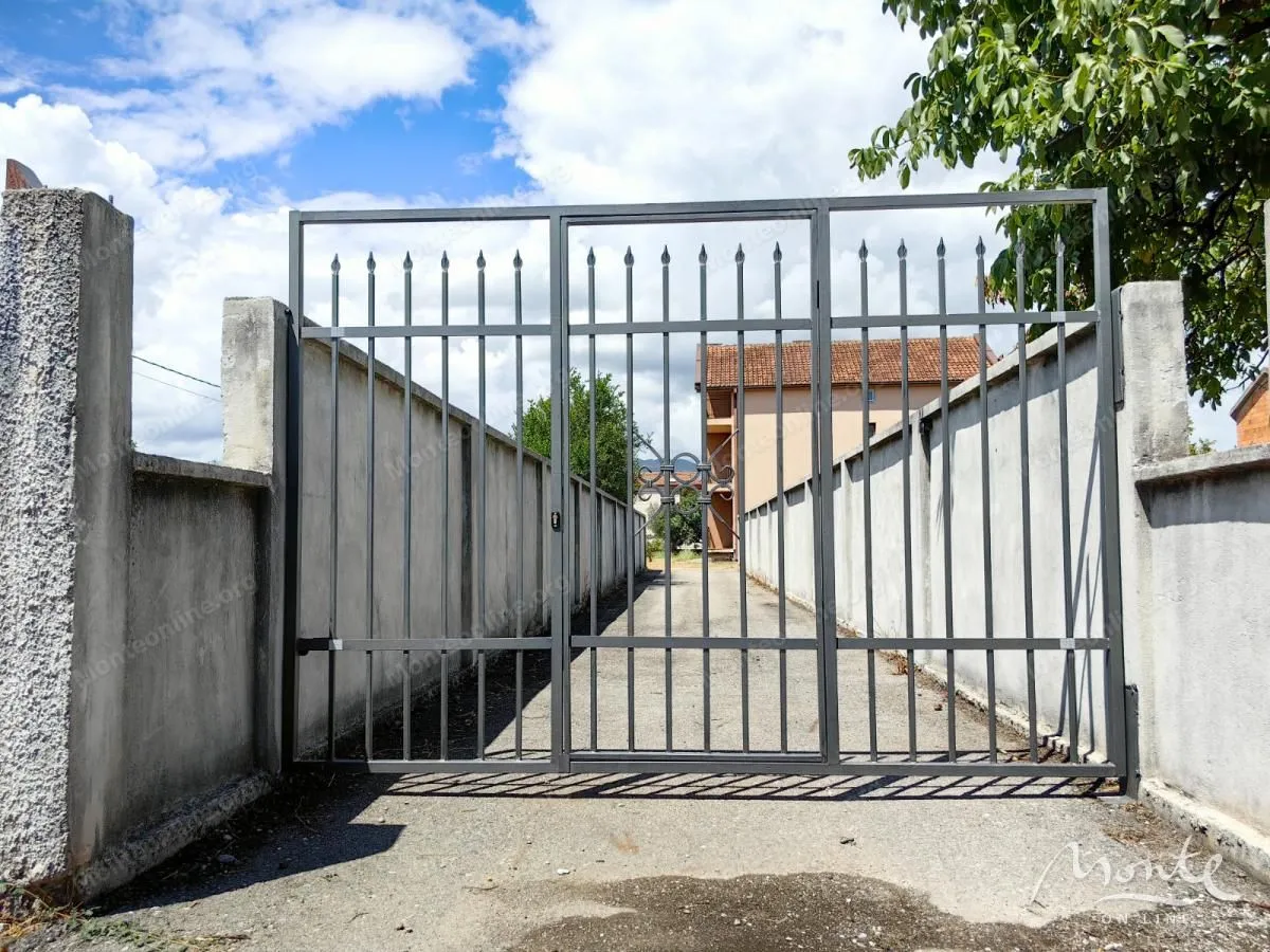 Prodaja, kuća, 385m², Donja Gorica, Podgorica