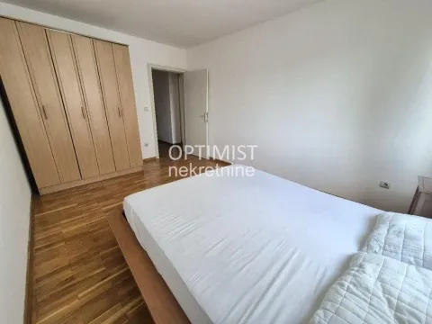 Rent, three bedroom apartment, 84m², Južni Bulevar, Vračar Sve Podlokacije - image 10