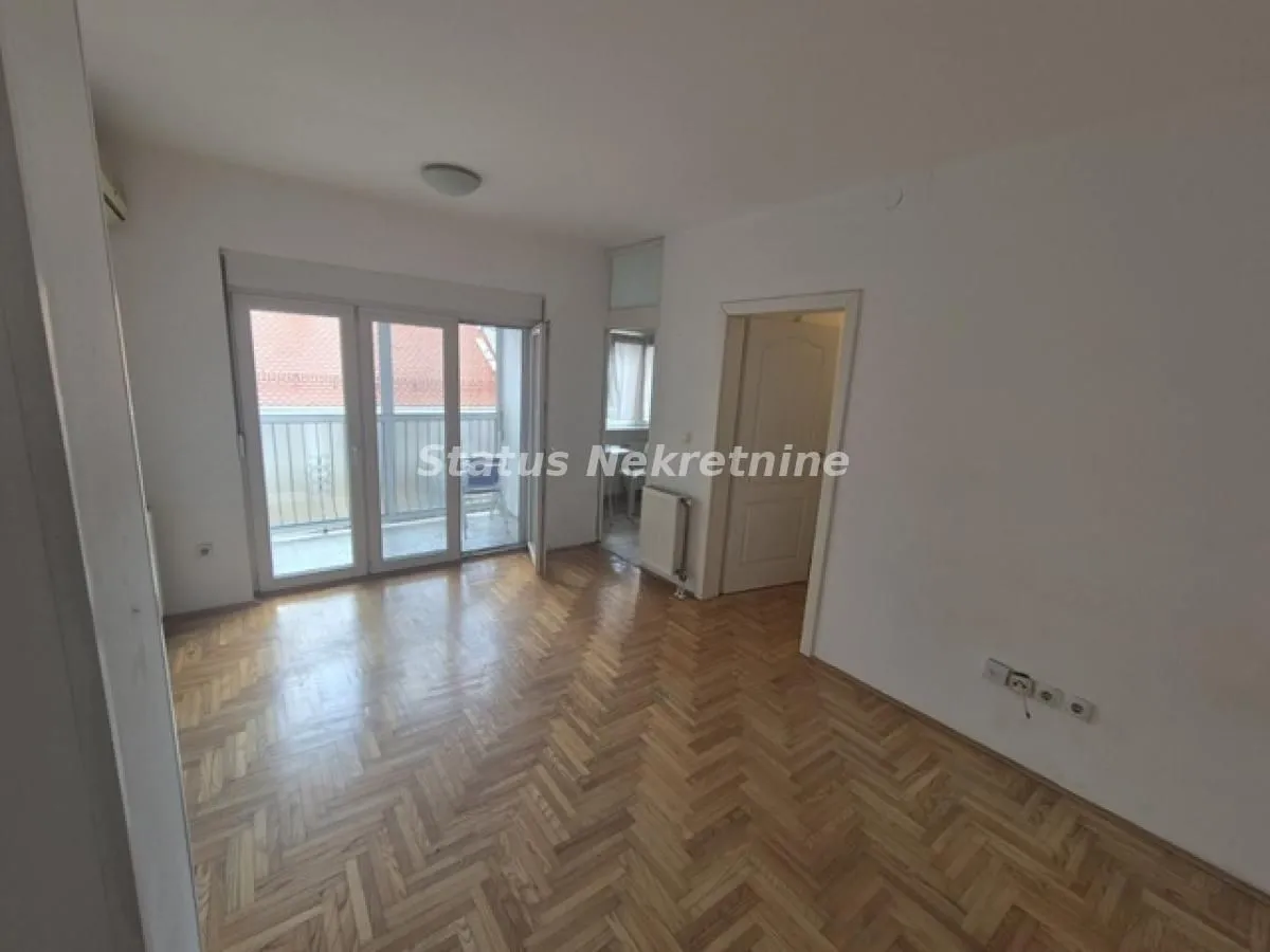 Izdavanje, dvosoban stan, 55m², Centar, Novi Sad