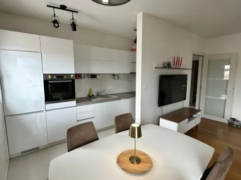 Izdavanje, dvosoban stan, 70m², Central Point, Podgorica - image 10