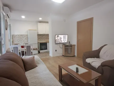 Izdavanje, dvosoban stan, 68m², Gintaš, Podgorica - image 2