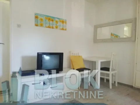 Izdavanje, garsonjera, 30m², Preko Morače, Podgorica - image 2