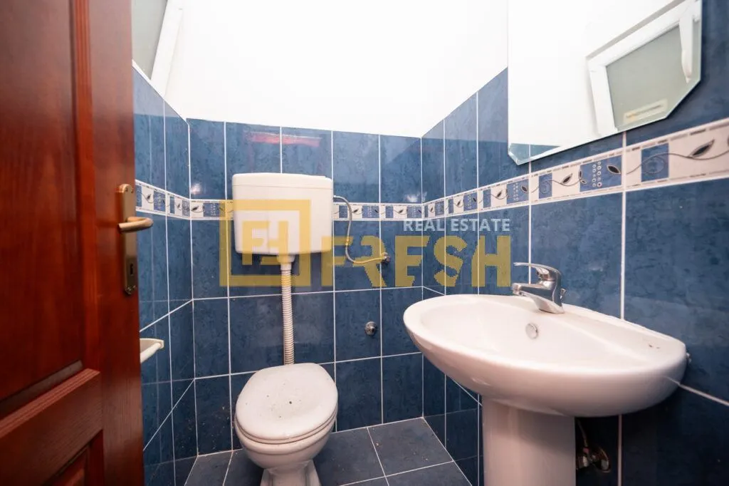 Sale, house, 204m², Rogami, Podgorica