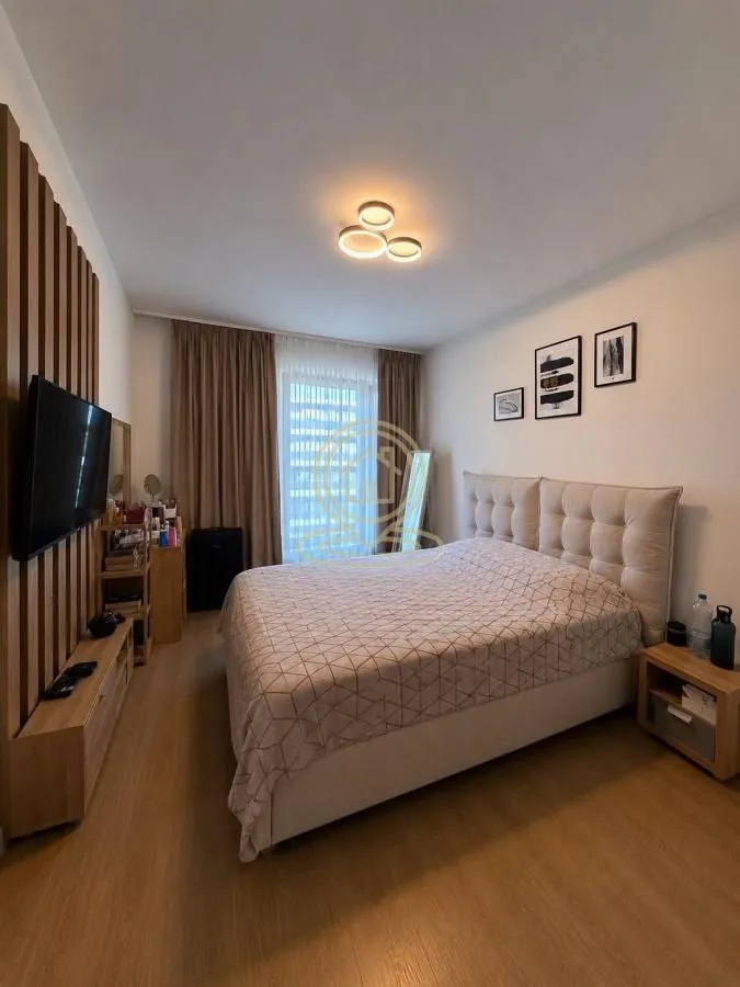 Izdavanje, trosoban stan, 88m², Savski Venac, Beograd