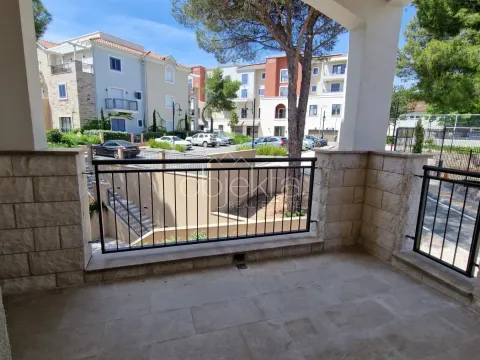 Prodaja, stan, 57m², Tivat, Crna Gora - image 3