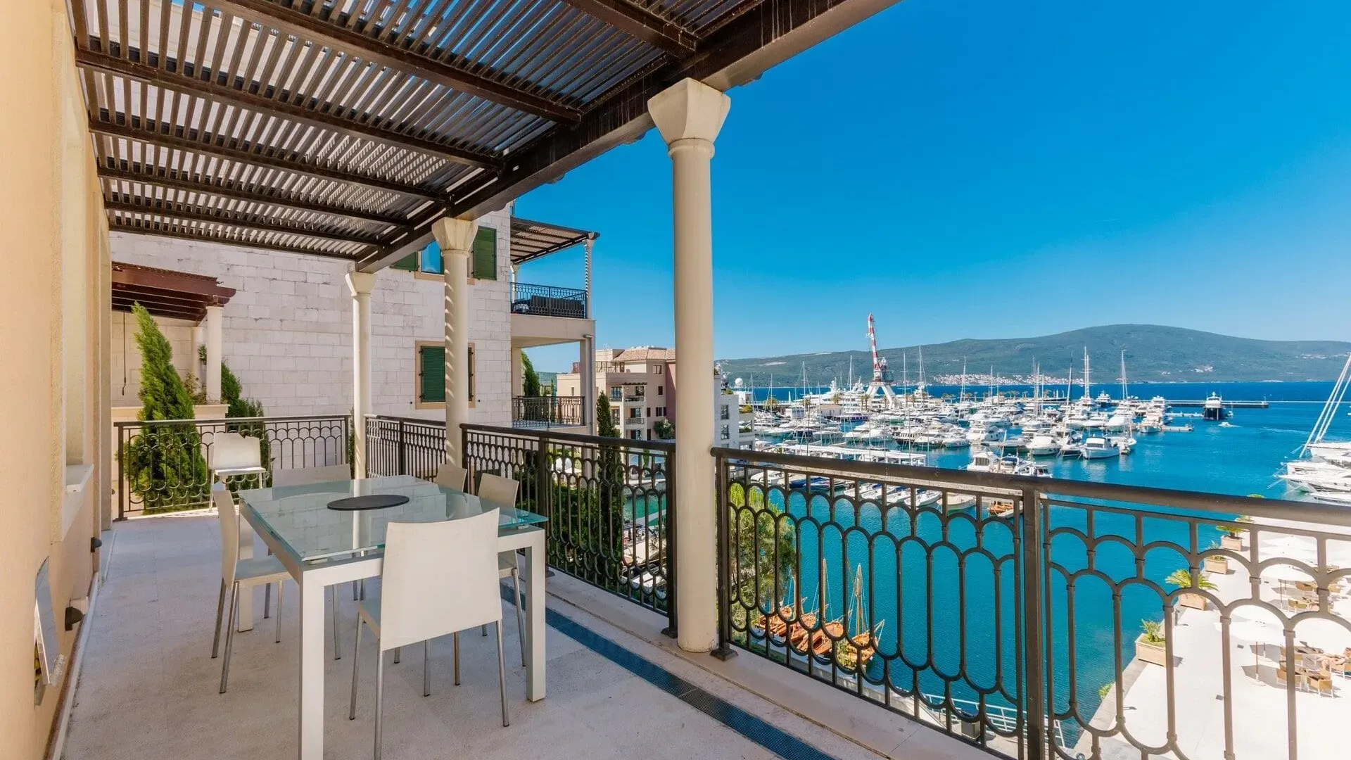Prodaja, četvorosoban stan, 240m², Porto Montenegro, Tivat