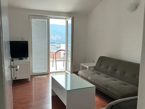 Rent, two bedroom apartment, 74m², Njivice, Herceg Novi - image 3