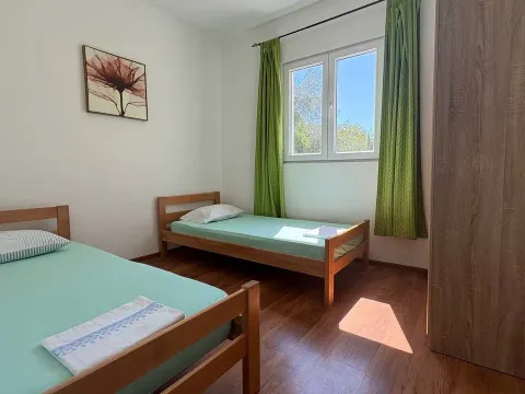 Rent, two bedroom apartment, 70m², Mažina, Tivat - image 2