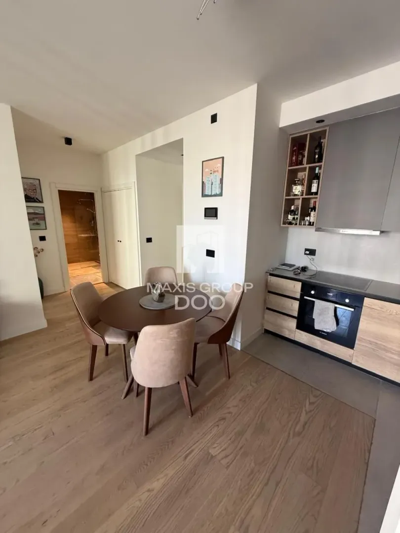 Izdavanje, dvosoban stan, 62m², Savski Venac, Beograd