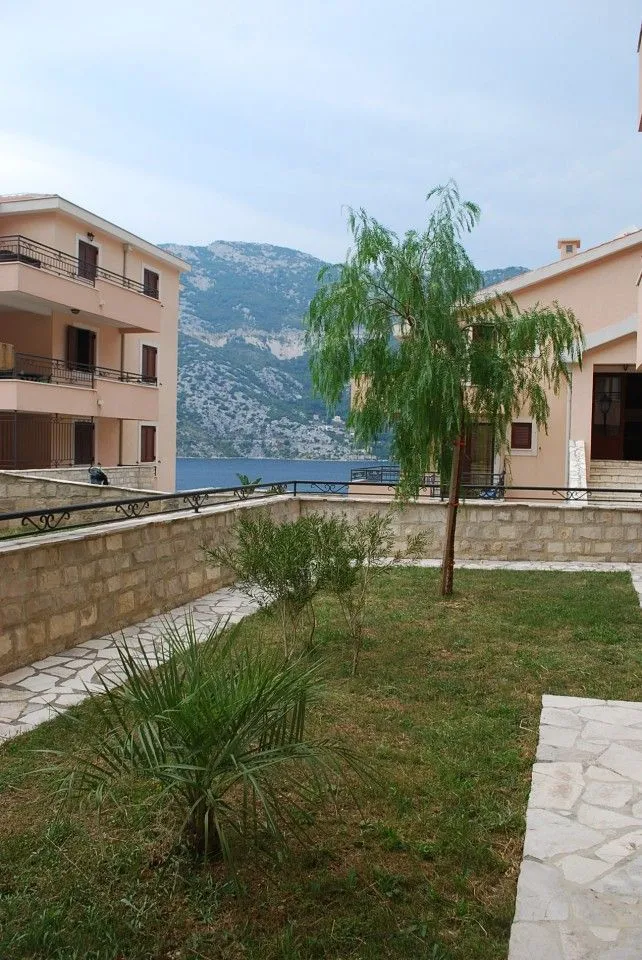 Prodaja, stan, 57m², Risan, Kotor