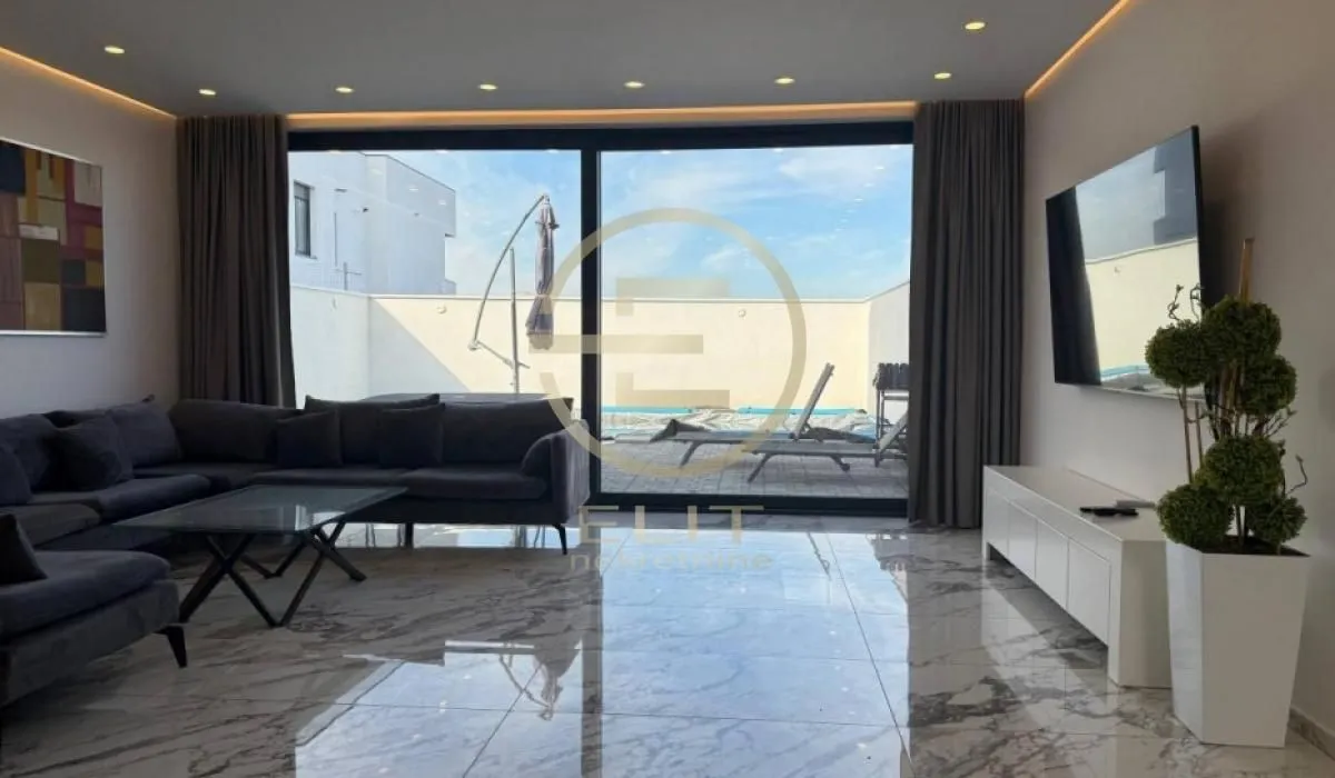 Izdavanje, kuća, 244m², Sremska Kamenica, Petrovaradin