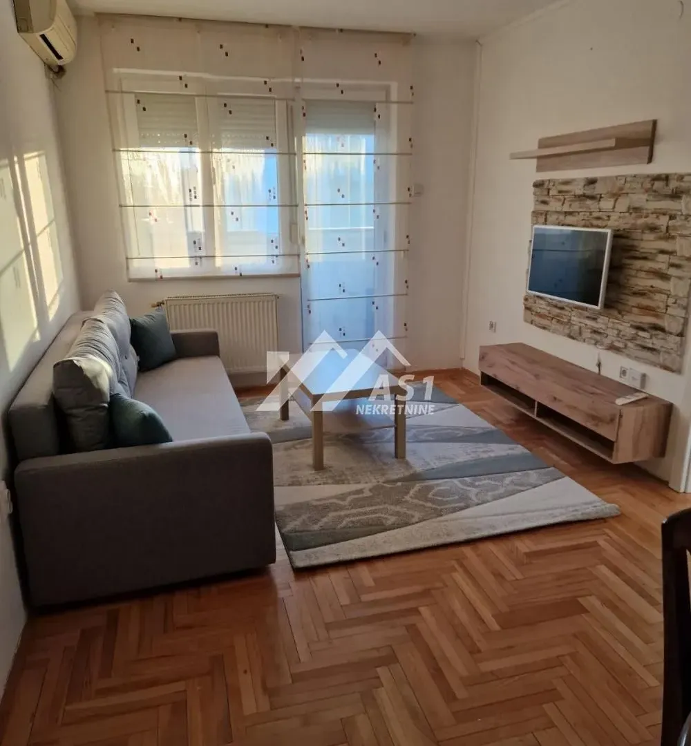Izdavanje, dvosoban stan, 52m², Bulevar Evrope, Novi Sad Sve Podlokacije