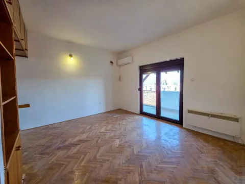 Rent, one bedroom apartment, 54m², Malo Brdo, Podgorica - image 5