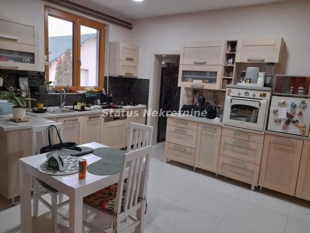 Prodaja, kuća, 440m², Temerin, Novi Sad