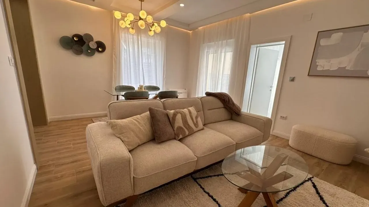 Izdavanje, trosoban stan, 100m², Zelenika, Herceg Novi