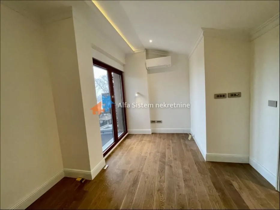 Izdavanje, četvorosoban stan, 174m², Savski Venac, Beograd