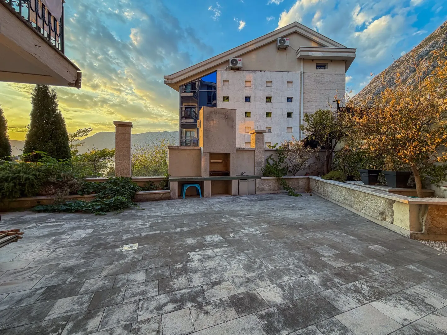 Prodaja, trosoban stan, 85m², Dobrota, Kotor
