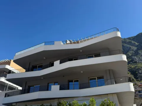 Sale, two bedroom apartment, 51m², Dobrota, Kotor - image 5