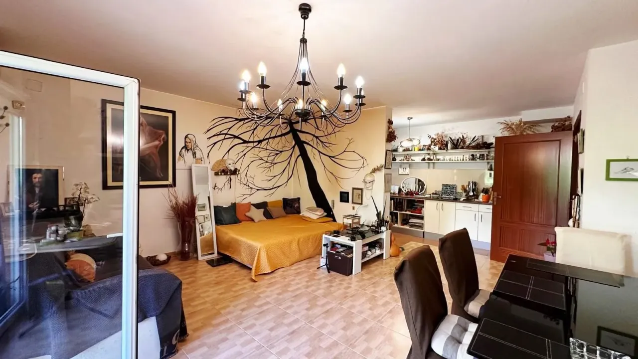 Prodaja, dvosoban stan, 65m², Lazi, Budva