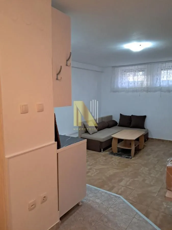 Izdavanje, garsonjera, 28m², Rotkvarija, Novi Sad Sve Podlokacije