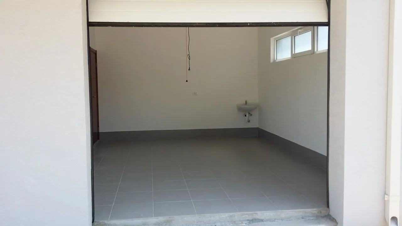 Prodaja, kuća, 300m², Polje, Bar