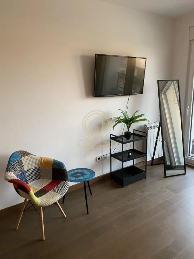 Izdavanje, dvosoban stan, 42m², Lekino Brdo, Voždovac Sve Podlokacije
