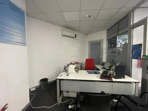 Izdavanje, poslovni prostor, 334m², Bulevar Oslobodjenja, Novi Sad Sve Podlokacije - image 4