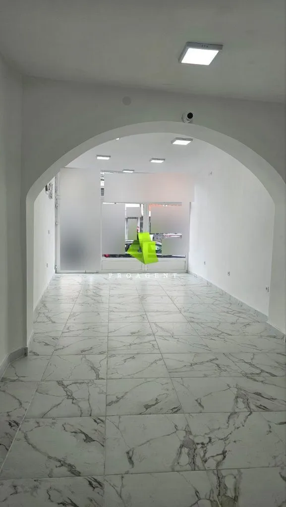 Rent, office space, 55m², Medijana, Niš