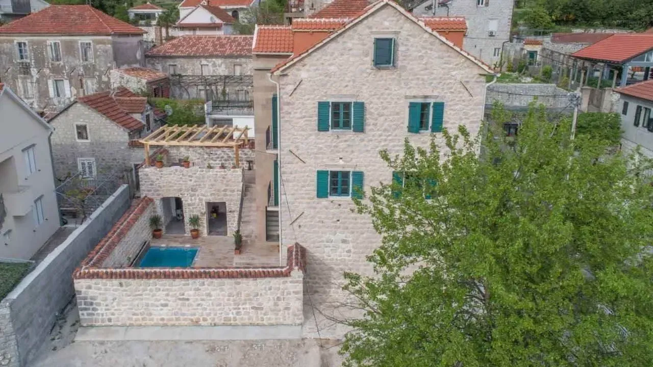 Prodaja, kuća, 320m², Risan, Kotor