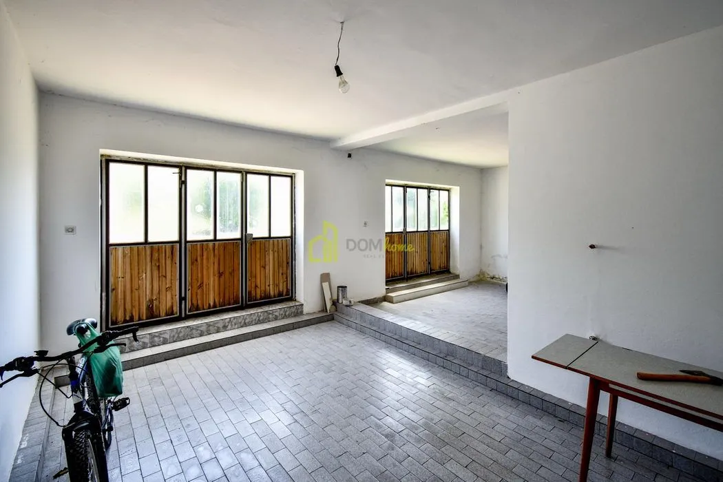 Sale, house, 370m², Tološi, Podgorica