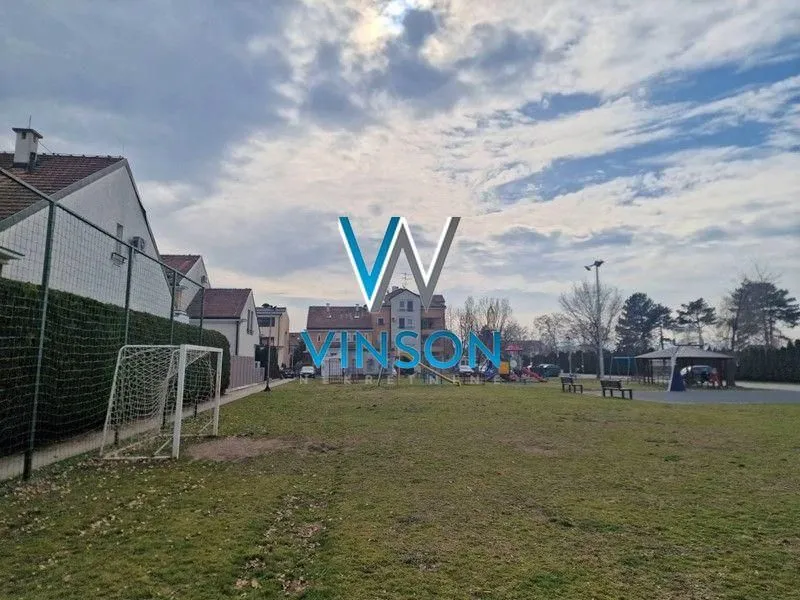 Prodaja, kuća, 253m², Lipov gaj, Novi Sad Sve Podlokacije