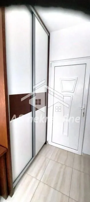 Izdavanje, trosoban stan, 58m², Savski Venac, Beograd