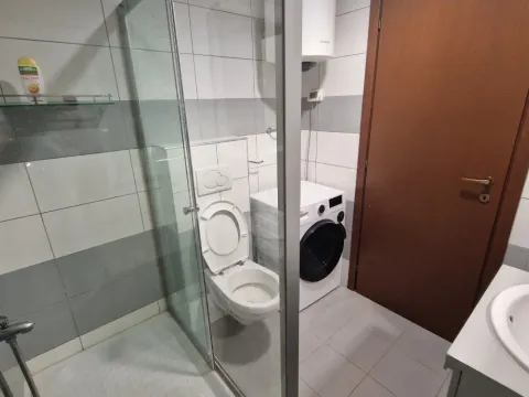 Izdavanje, jednosoban stan, 50m², City Kvart, Podgorica - image 7