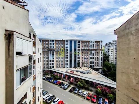 Izdavanje, četvorosoban stan, 95m², Blok 6, Podgorica - image 18