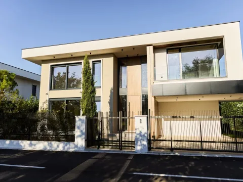 Prodaja, kuća, 262m², Donja Gorica, Podgorica - image 1