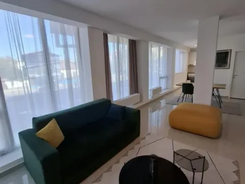 Izdavanje, dvosoban stan, 73m², Bulevar Evrope, Novi Sad Sve Podlokacije - image 2