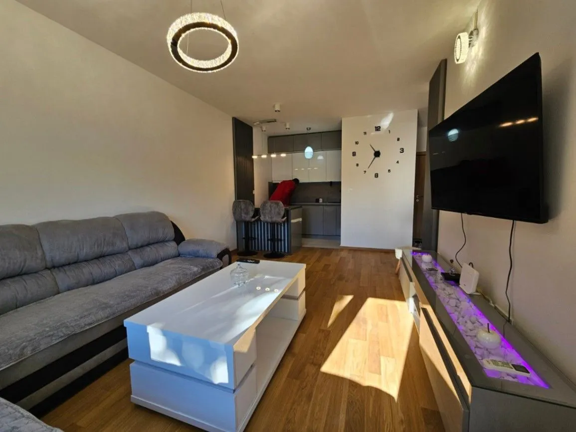 Izdavanje, jednosoban stan, 45m², New City, Podgorica