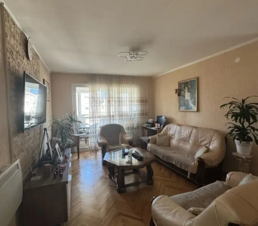 Prodaja, jednosoban stan, 61m², Centar, Bar