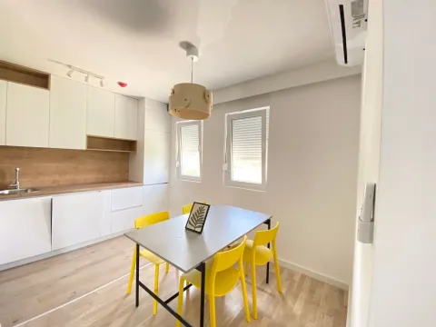 Izdavanje, dvosoban stan, 67m², Centar, Podgorica - image 5