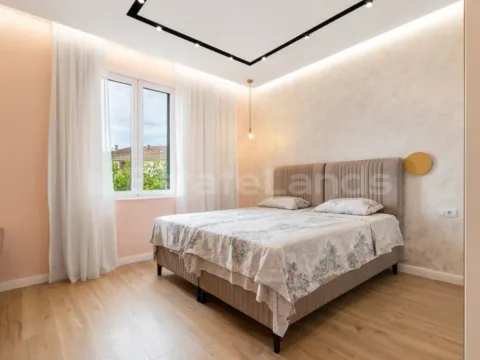 Izdavanje, dvosoban stan, 75m², Centar, Tivat - image 3