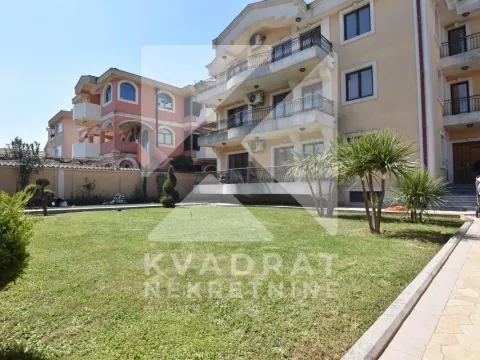 Izdavanje, trosoban stan, 150m², Stari Aerodrom, Podgorica - image 15