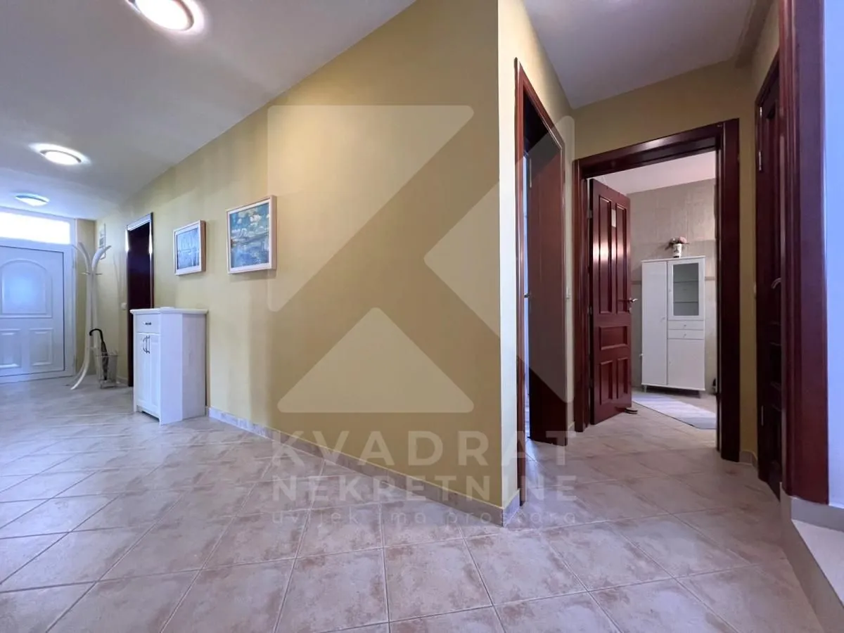 Prodaja, kuća, 200m², Tološi, Podgorica
