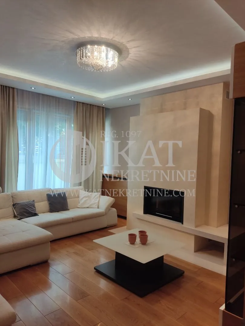 Izdavanje, kuća, 242m², Banovo Brdo, Beograd