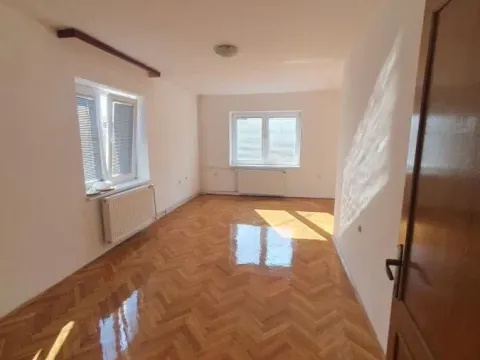 Izdavanje, kuća, 362m², Telep, Novi Sad Sve Podlokacije - image 5