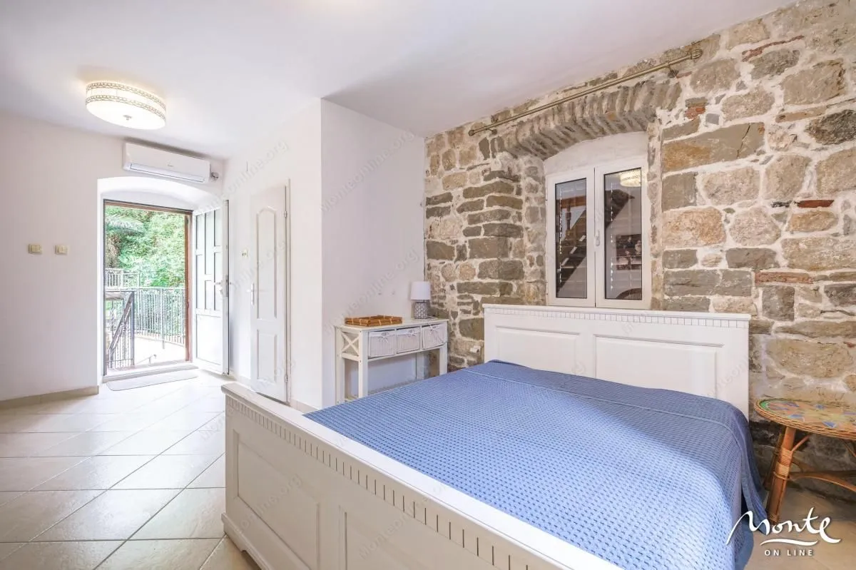 Sale, three bedroom apartment, 80m², Prčanj, Kotor