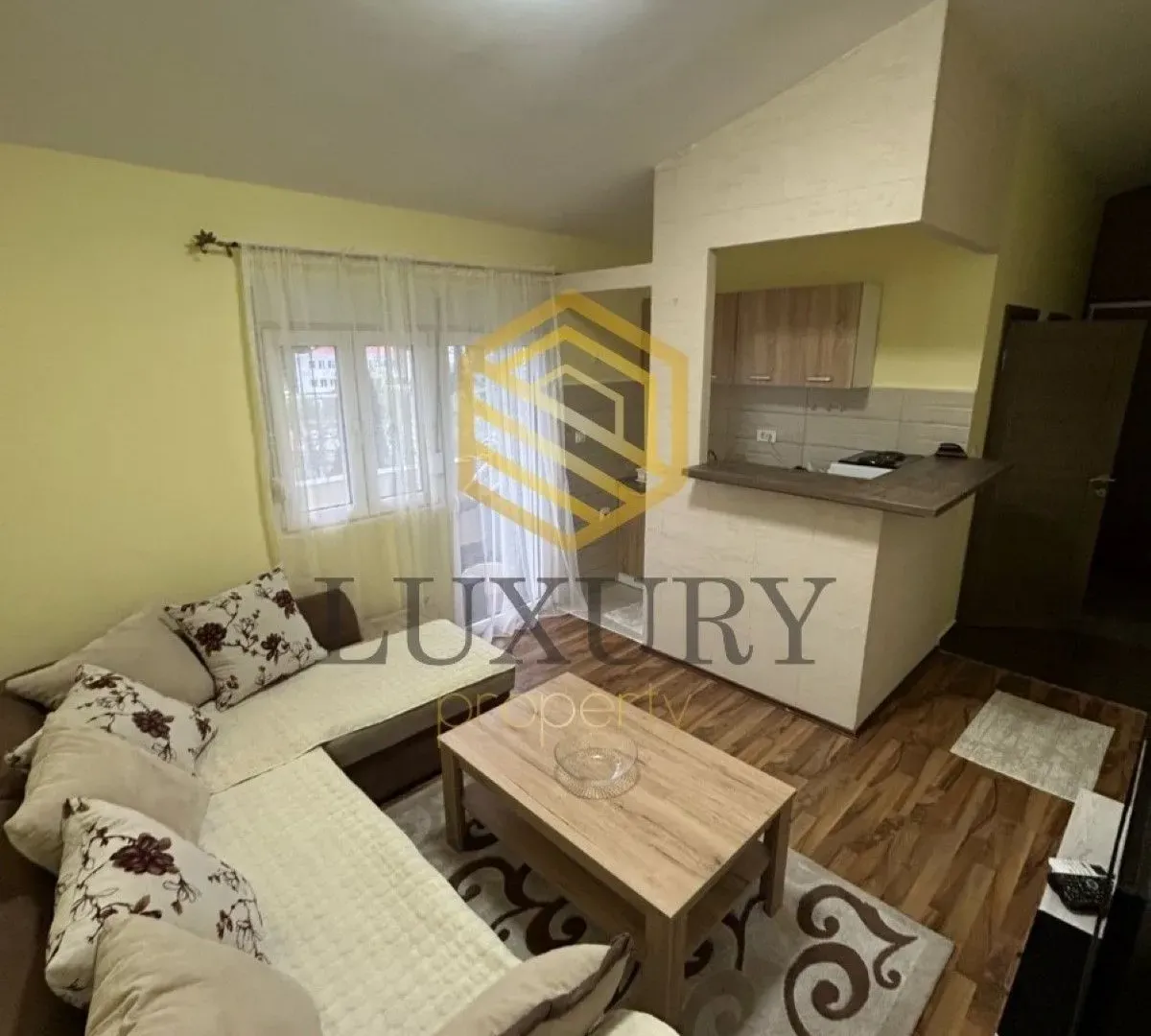 Izdavanje, jednosoban stan, 36m², Drač, Podgorica