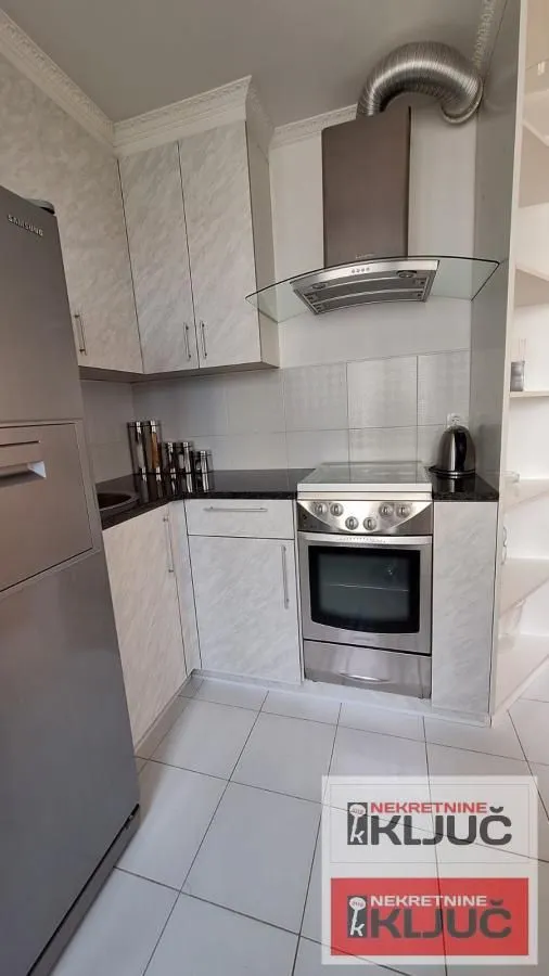 Prodaja, dvosoban stan, 60m², Bulevar Oslobodjenja, Novi Sad Sve Podlokacije