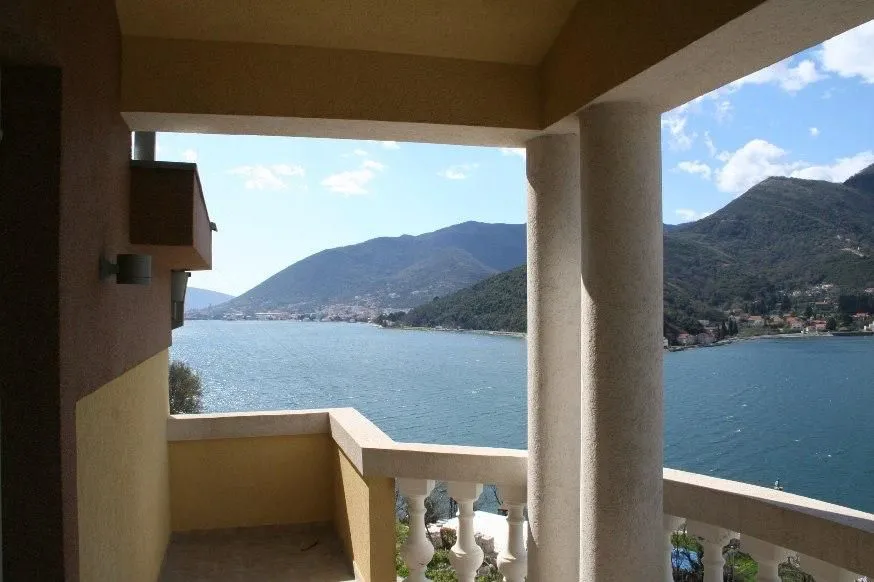 Prodaja, kuća, 218m², Opatovo, Tivat