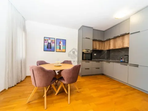 Izdavanje, dvosoban stan, 70m², Centar, Podgorica - image 4