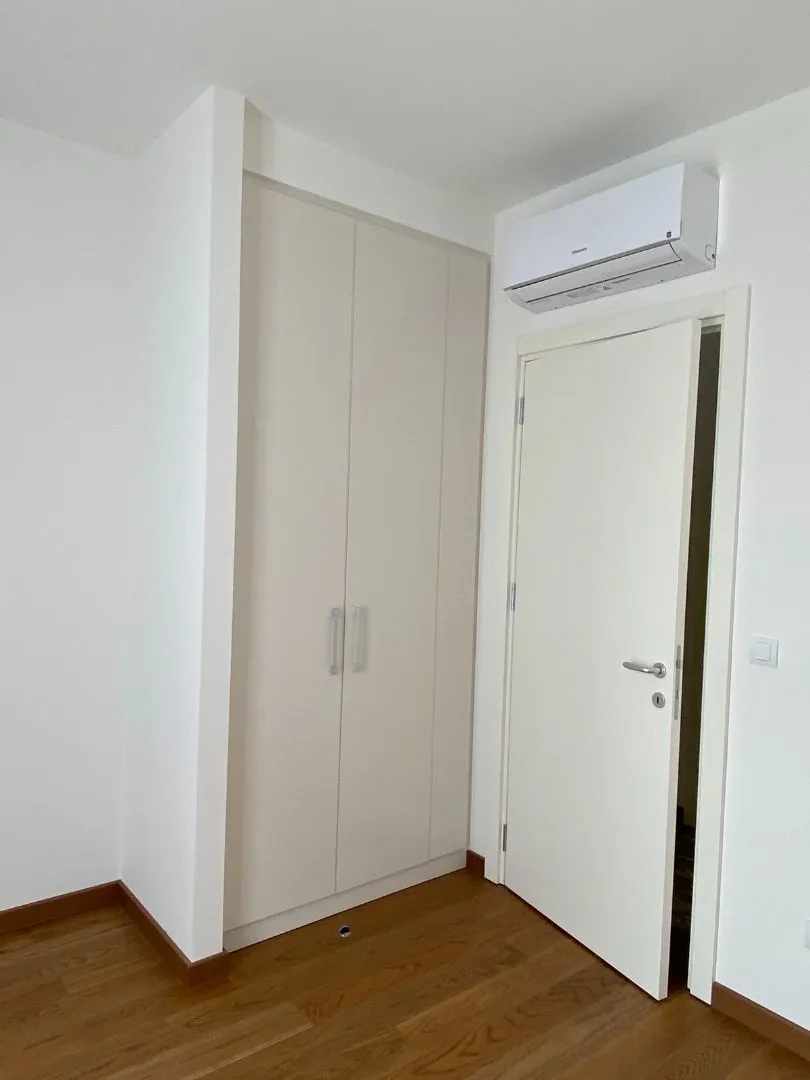 Izdavanje, trosoban stan, 121m², Savski Venac, Beograd